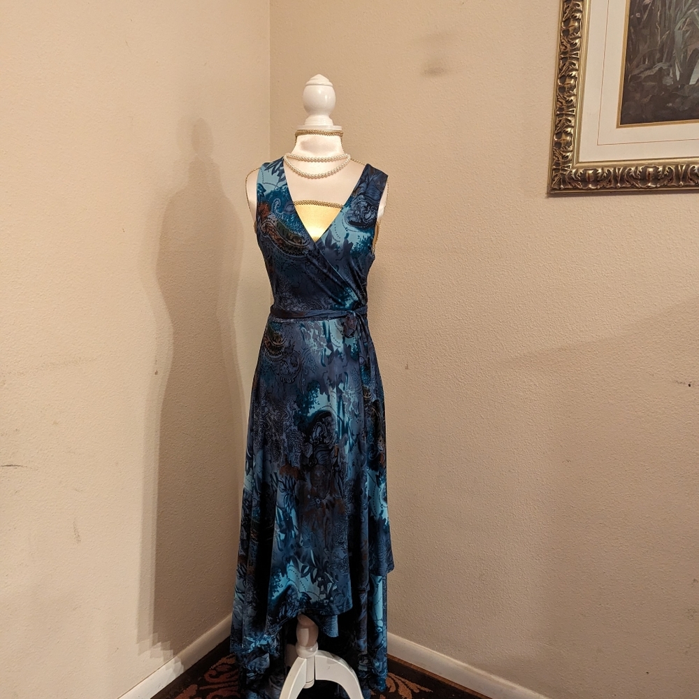 Stunning ocean blue wrap dress with long train, size large - Picture 2 of 8